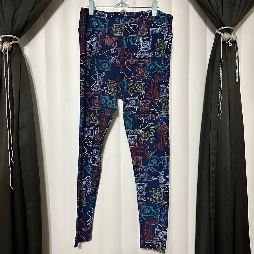 LULAROE Navy multicolored leggings